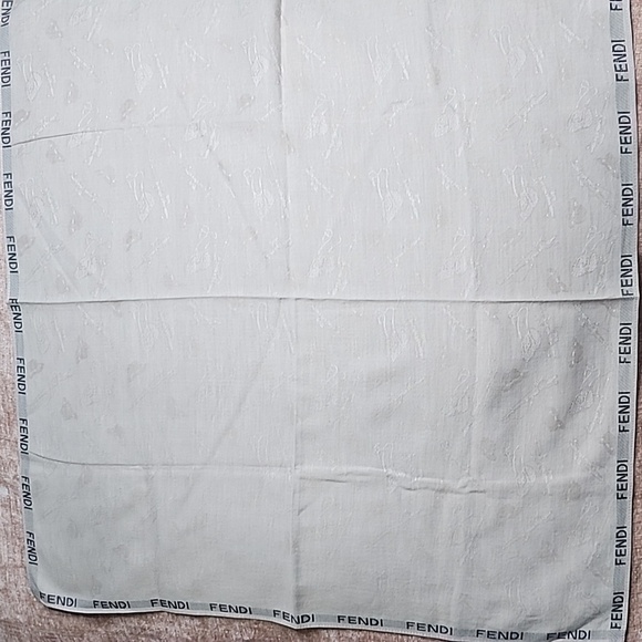 FENDI 💯 Authentic Handkerchief Cotton - Picture 4 of 7